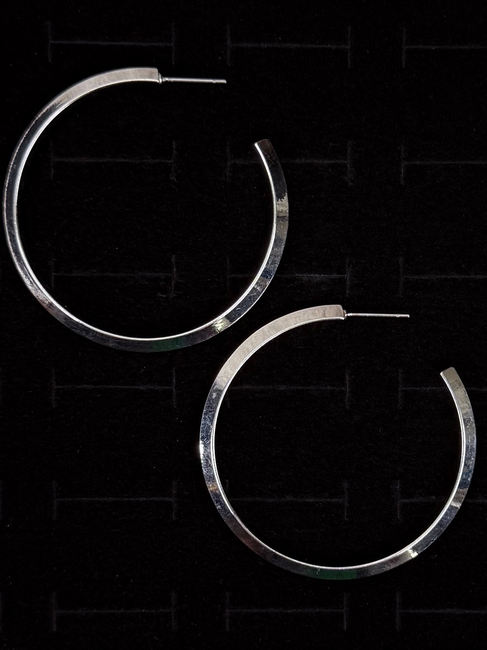 Vintage Large Silvertone open hoop Pierced earrings - Picture 8 of 8